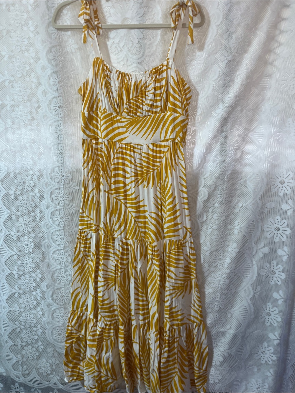 Ivy Street Tie-Shoulder Palm Print Maxi Dress in Mustard and White M